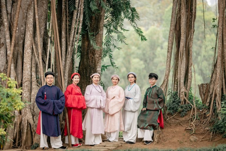 Đội ngũ trẻ Sleader trở nên quý phái hơn trong những bộ lễ phục áo tấc thời Nguyễn