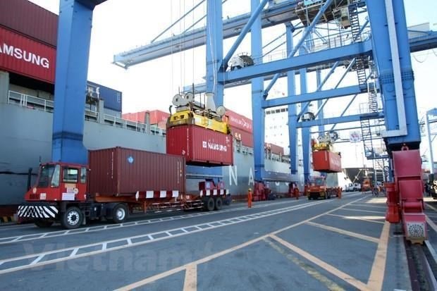 Import-export activities at a port in Vietnam (Photo: VNA)