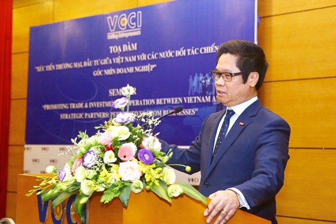 Chairman of the Vietnam Chamber of Commerce and Industry (VCCI) Vu Tien Loc addresses the seminar in Hanoi on May 14 (Photo: VNA)