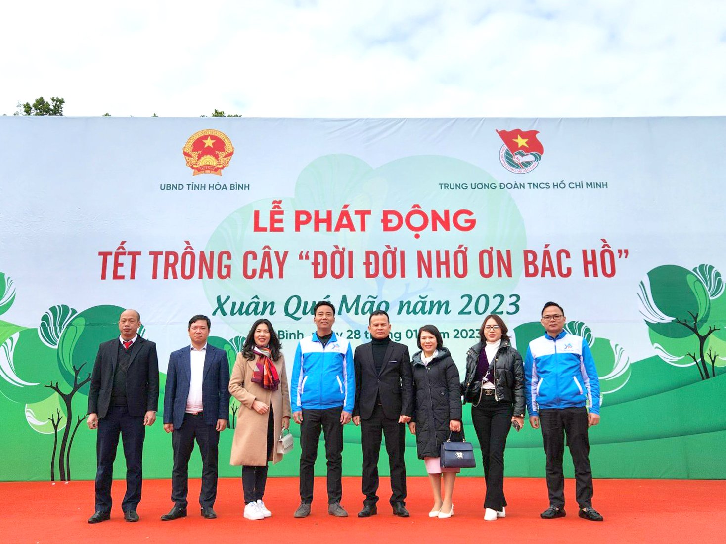 S. Dương Thu cùng các thành viên HANOIBA tham dự lễ phát động Tết trồng cây tại huyện Cao Phong, tỉnh Hoà Bình