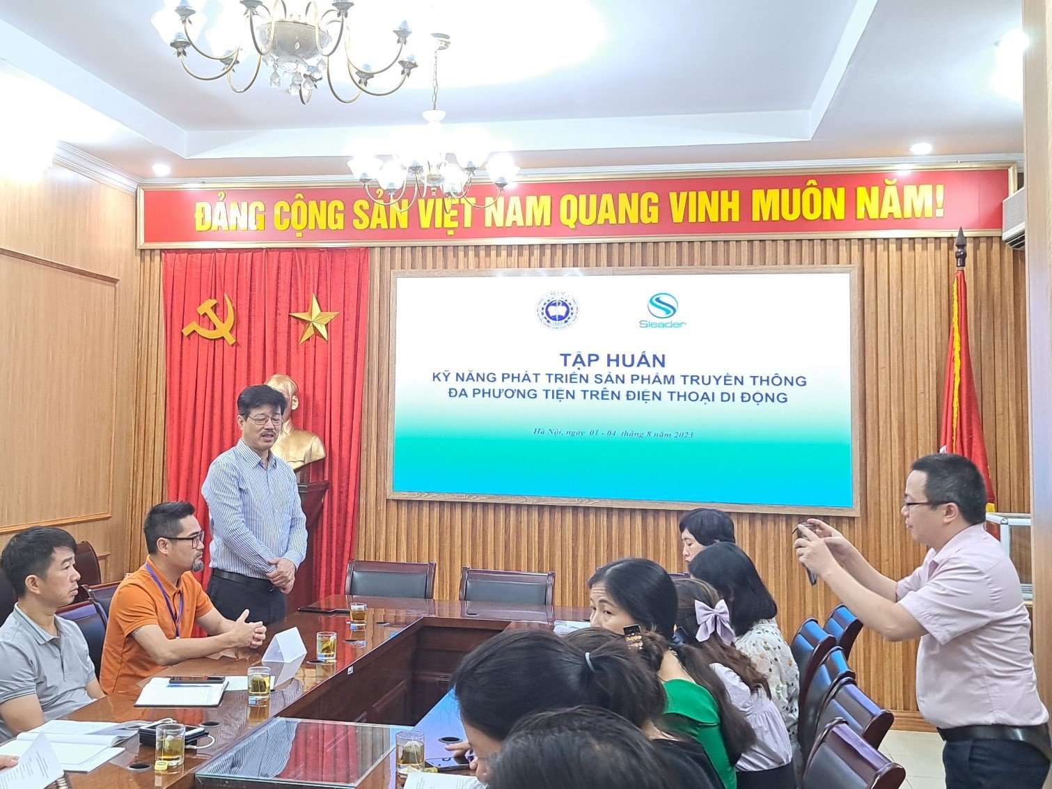 Ông Vũ Mạnh Cường, Giám đốc Trung tâm Truyền thông Giáo dục sức khỏe Trung ương phát biểu khai giảng chương trình tập huấn